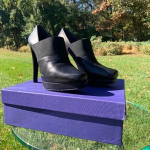 STUART WEITZMAN - ROUND TOE PLATFORM HEEL - BLACK